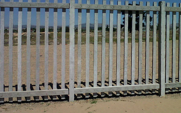 Precast palisade fencing